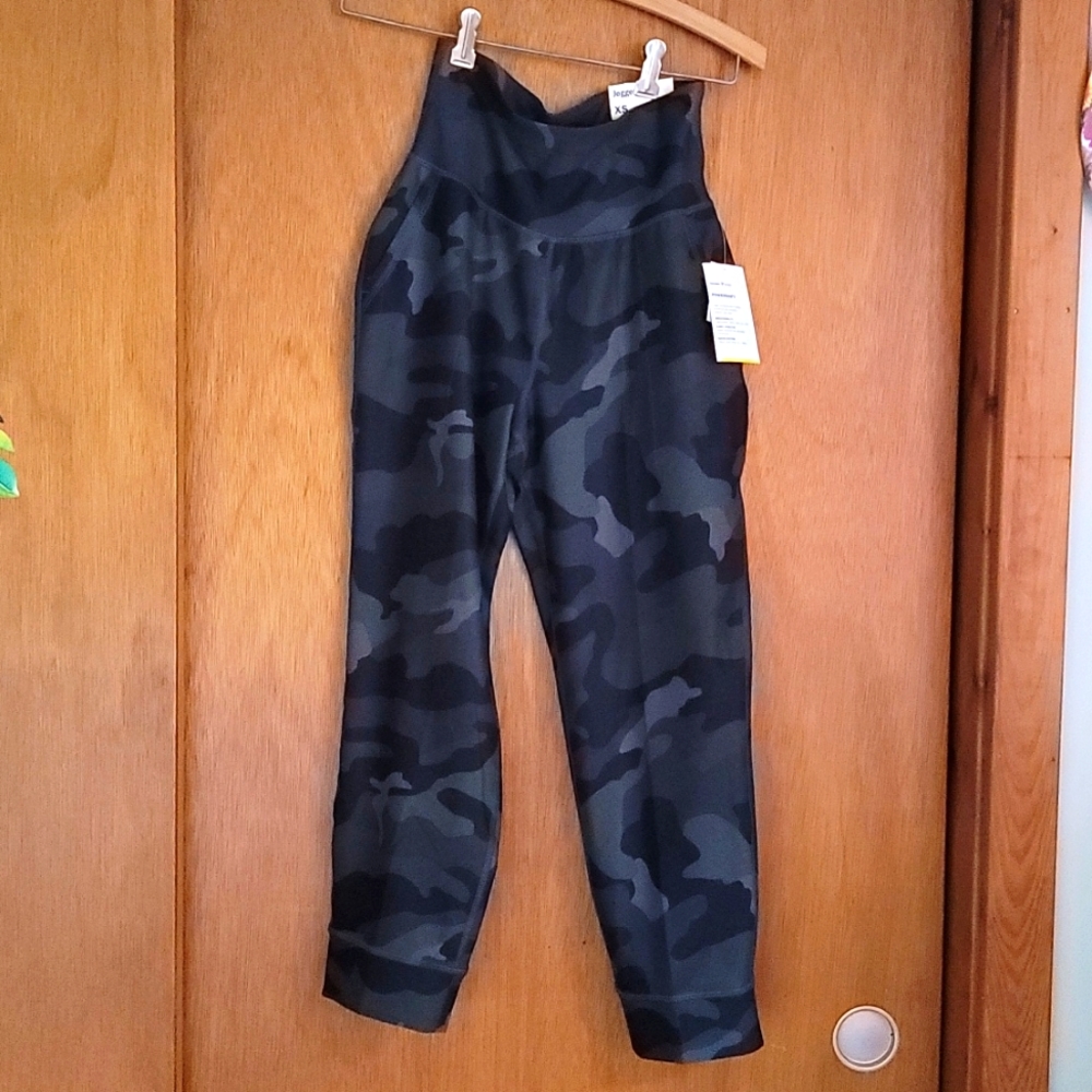 OLD NAVY High Rise Crip Jogger Camo XS NWT